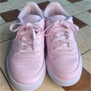 Reebok Women's Pink Sneakers size 6